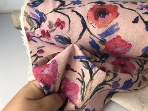Råsilke - unik silke med smukke akvarel blomster i rosa-røde toner
